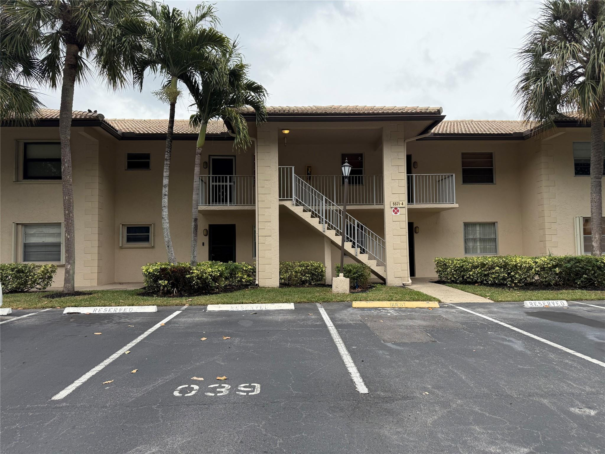 5571 Lakeside Drive 203