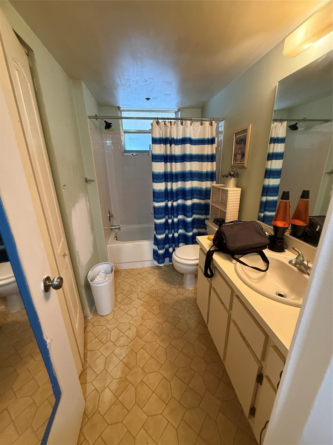5571 Lakeside Drive 203
