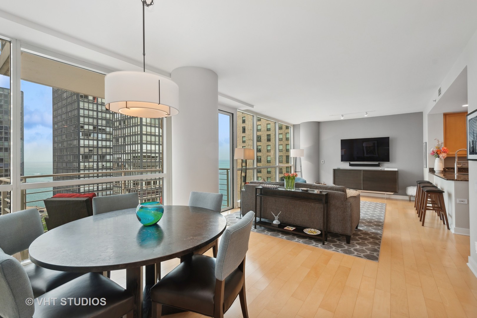 250 E PEARSON Street Unit: 1404