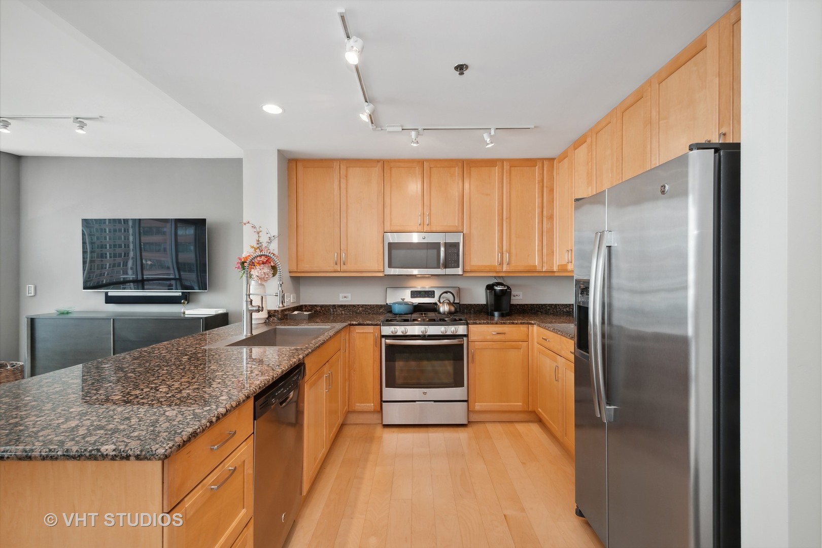 250 E PEARSON Street Unit: 1404