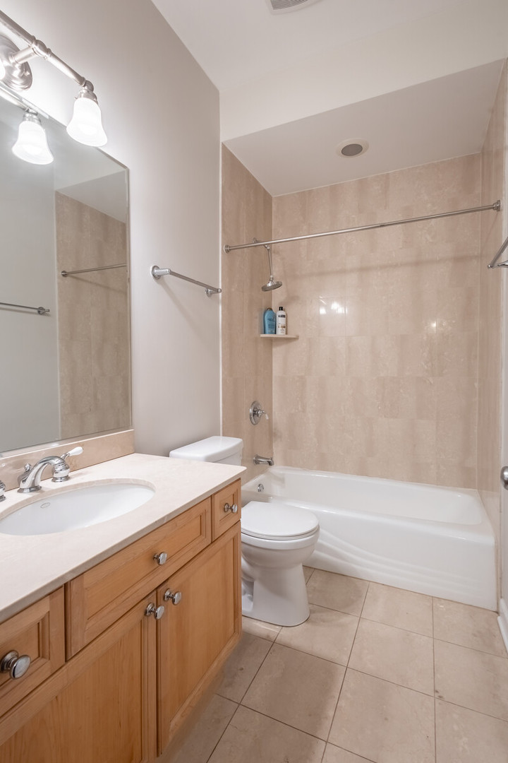 1134 W Fullerton Avenue Unit: 3
