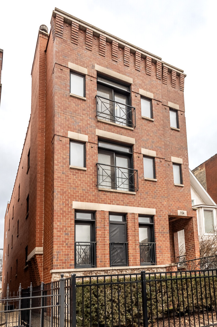 1134 W Fullerton Avenue Unit: 3