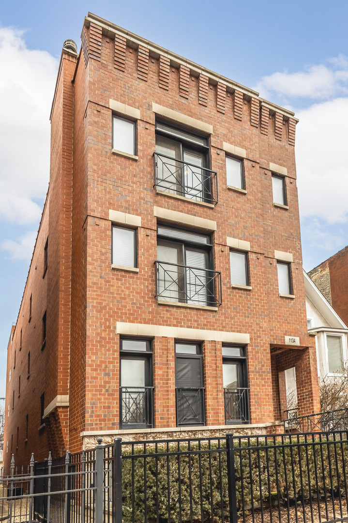 1134 W Fullerton Avenue Unit: 3