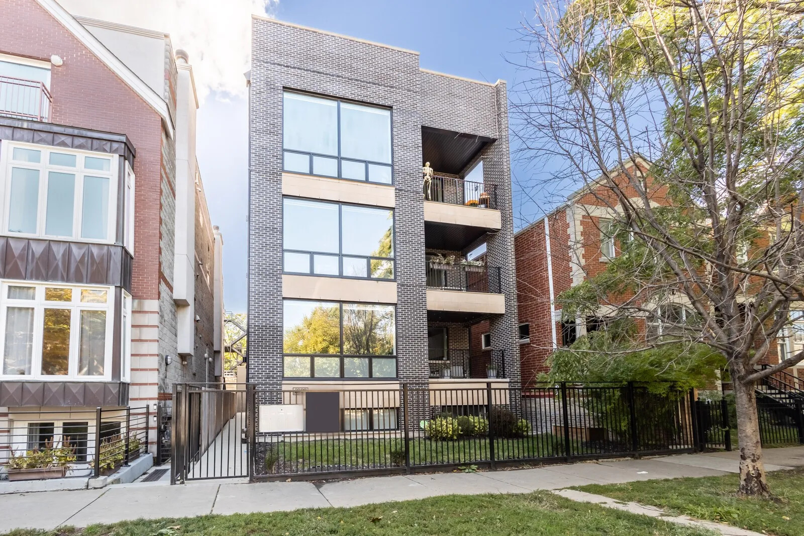 2508 N Greenview Avenue Unit: 1W