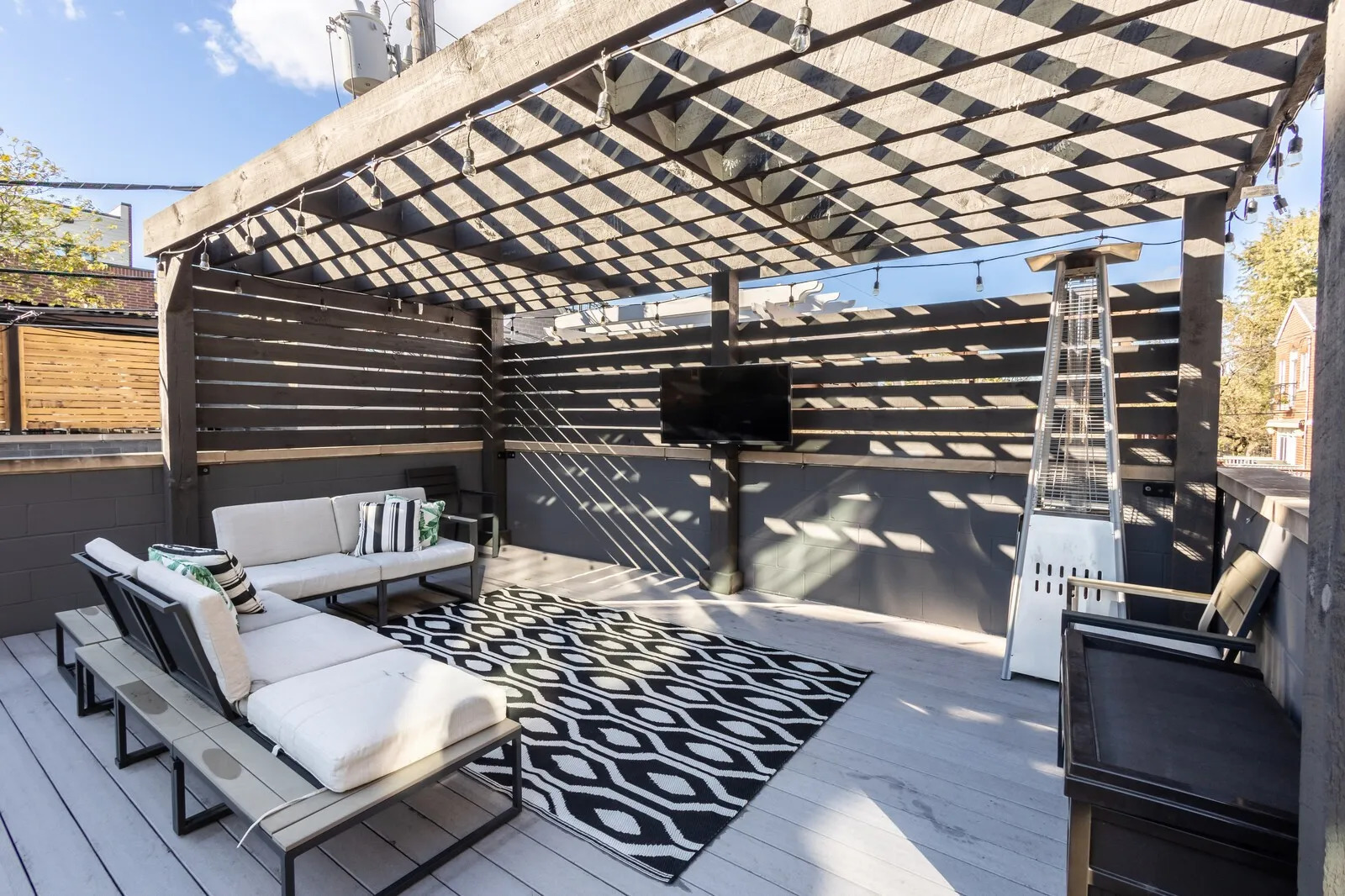 2508 N Greenview Avenue Unit: 1W