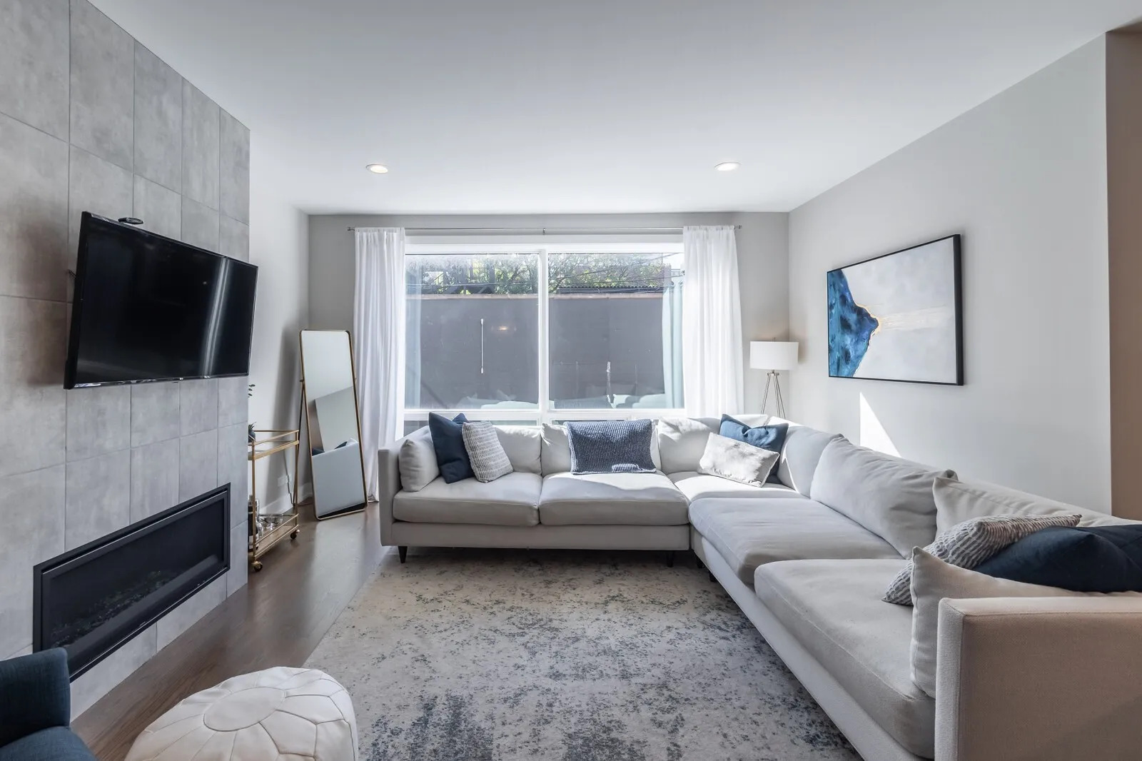 2508 N Greenview Avenue Unit: 1W