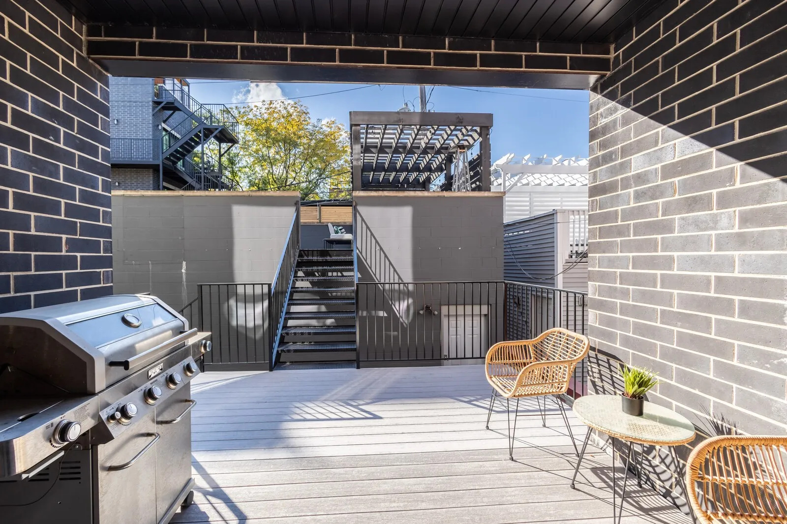 2508 N Greenview Avenue Unit: 1W