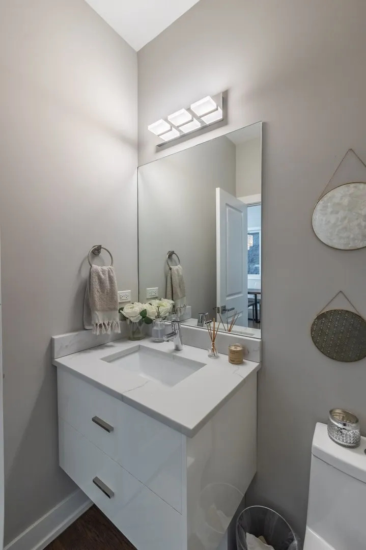 2508 N Greenview Avenue Unit: 1W