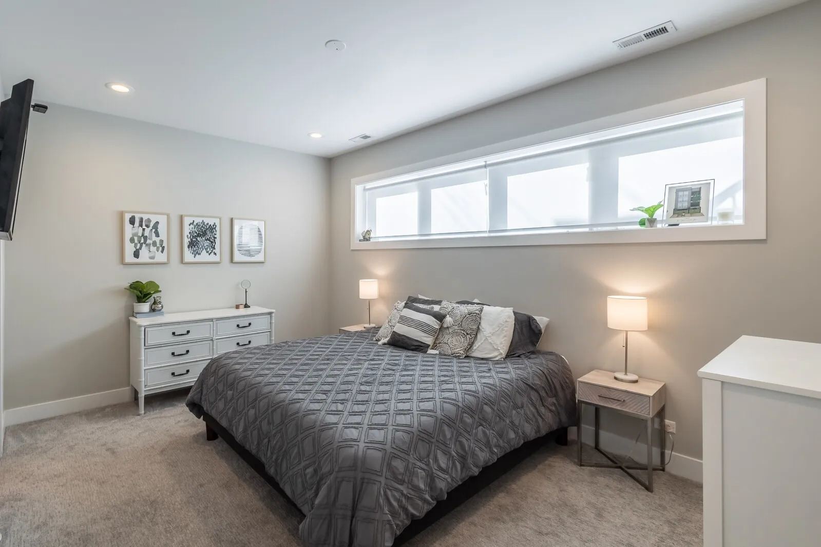 2508 N Greenview Avenue Unit: 1W