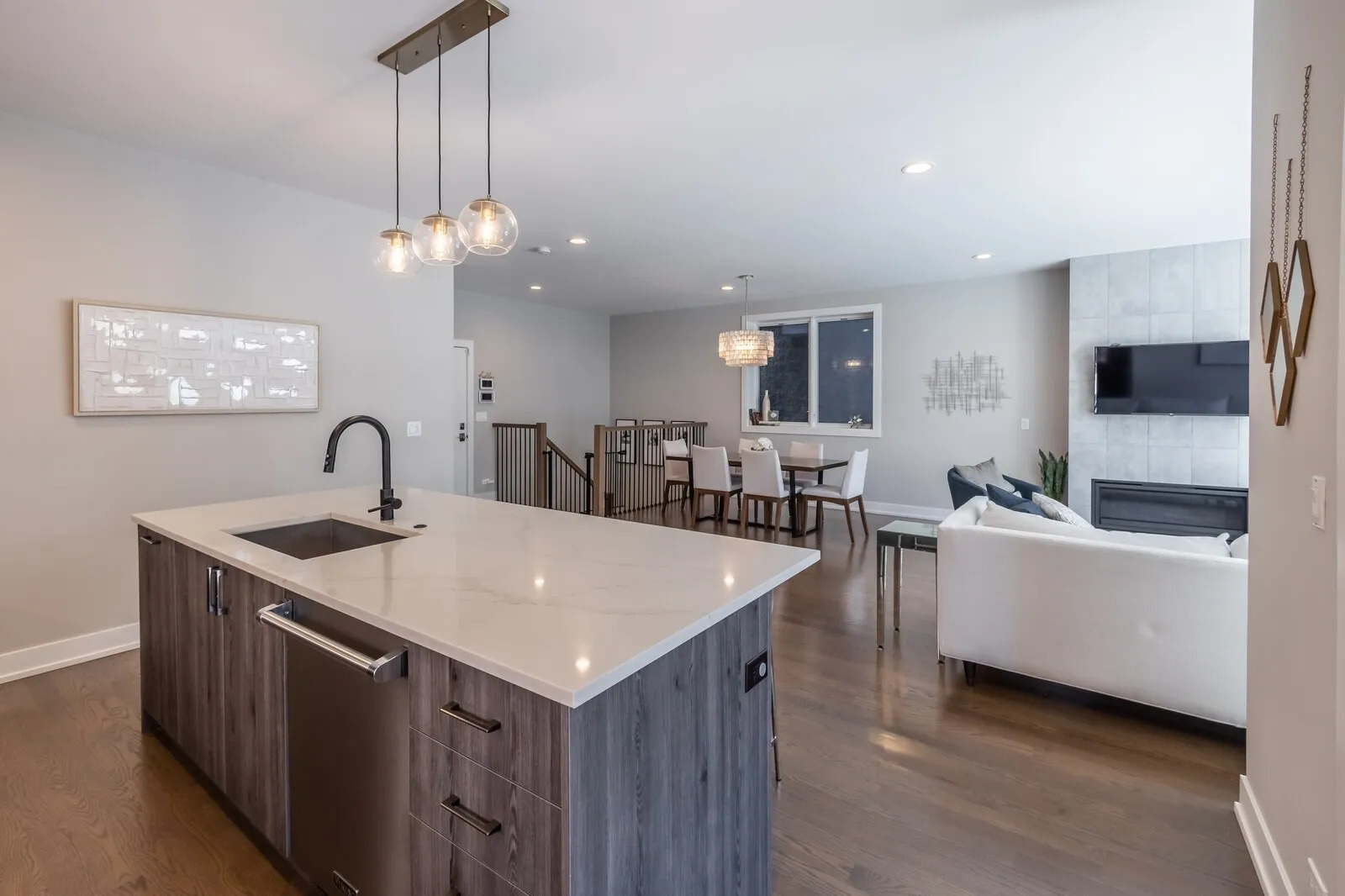 2508 N Greenview Avenue Unit: 1W