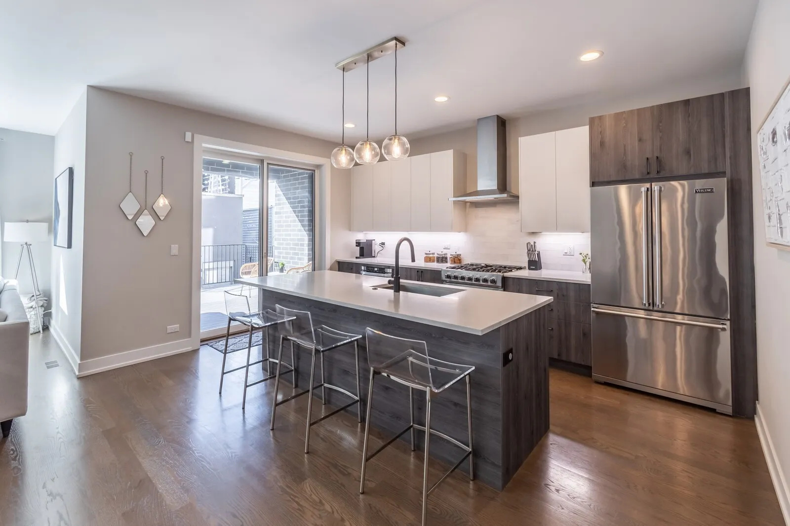 2508 N Greenview Avenue Unit: 1W