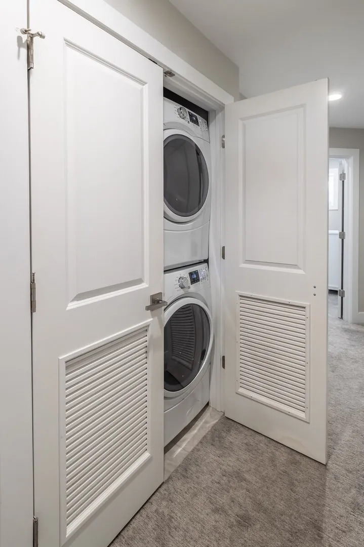2508 N Greenview Avenue Unit: 1W