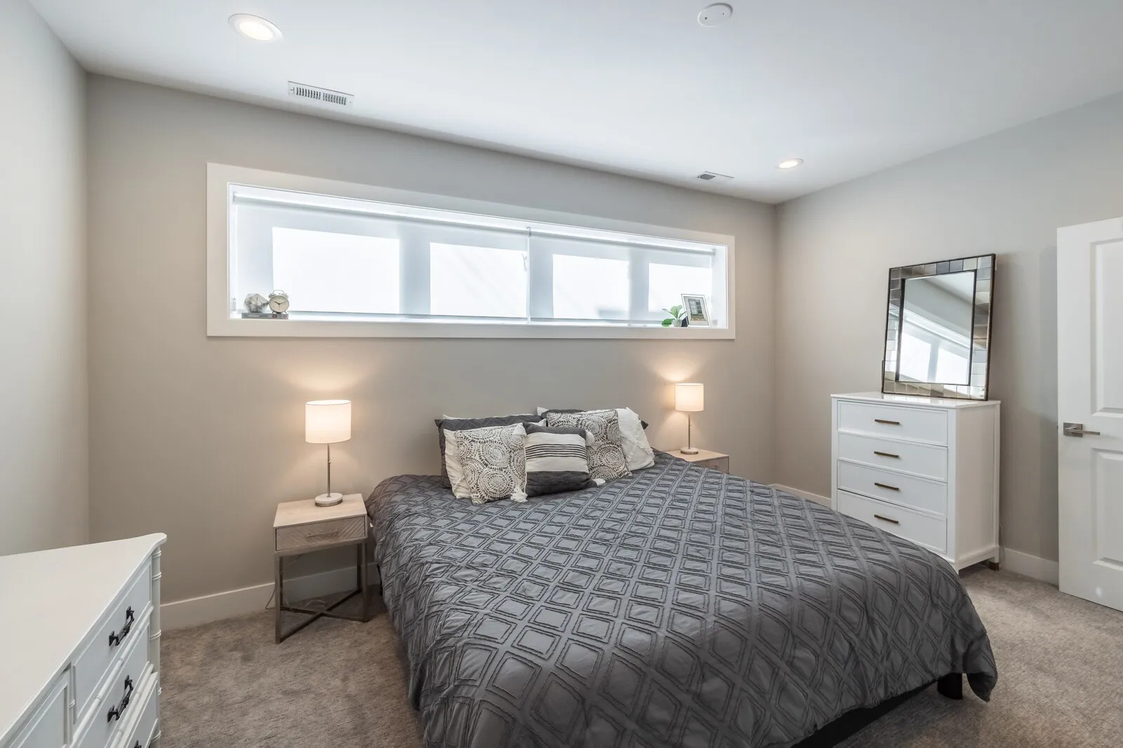 2508 N Greenview Avenue Unit: 1W