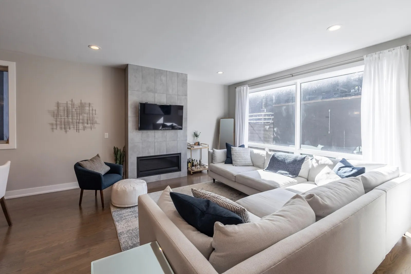 2508 N Greenview Avenue Unit: 1W