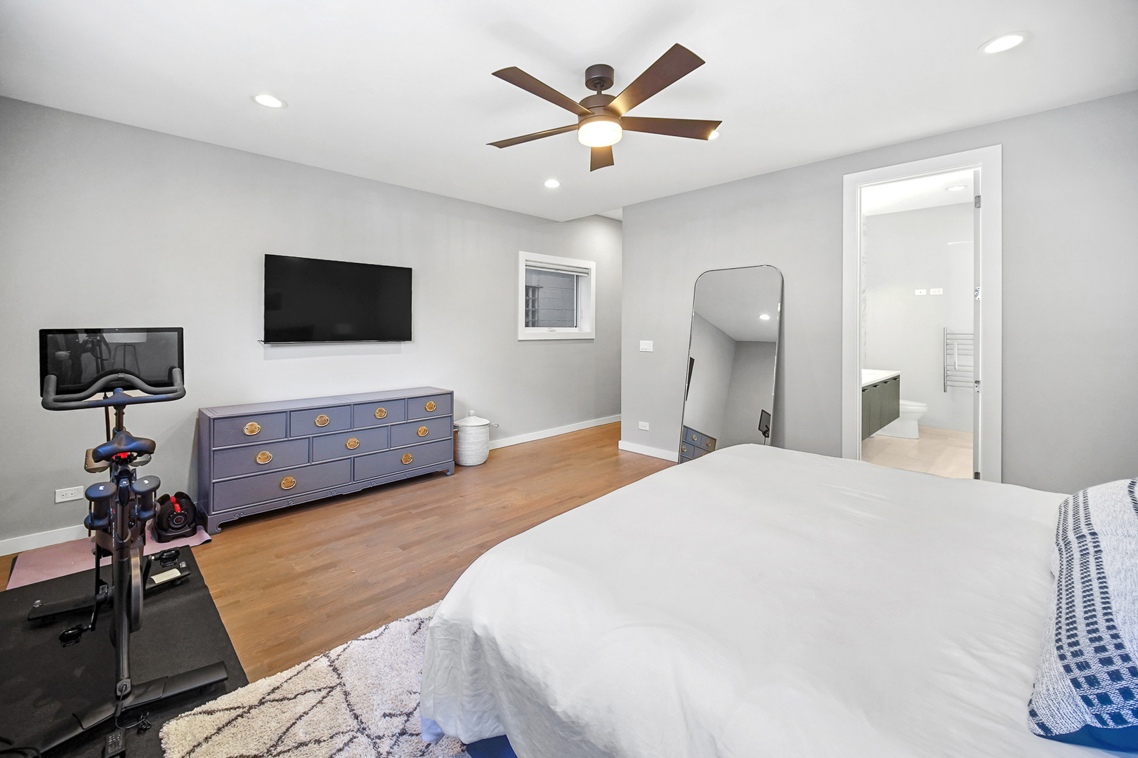 1057 N Paulina Street Unit: 1