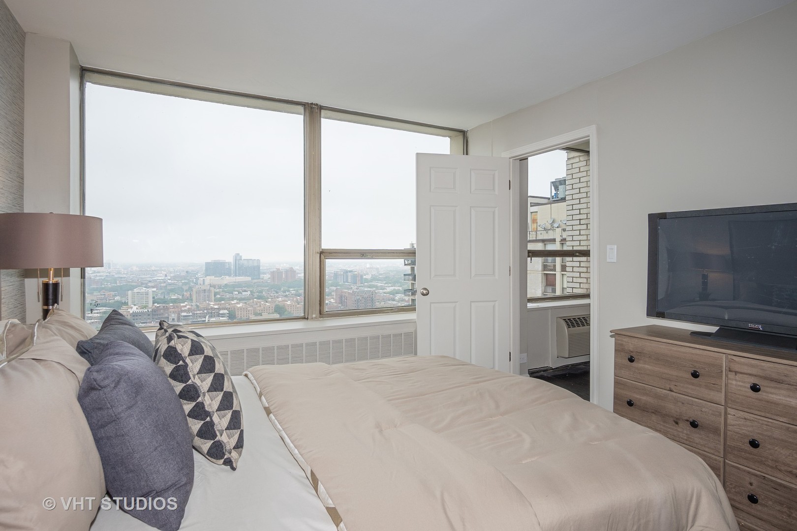 1355 N Sandburg Terrace Unit: 2907