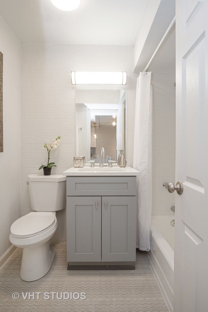 1355 N Sandburg Terrace Unit: 2907