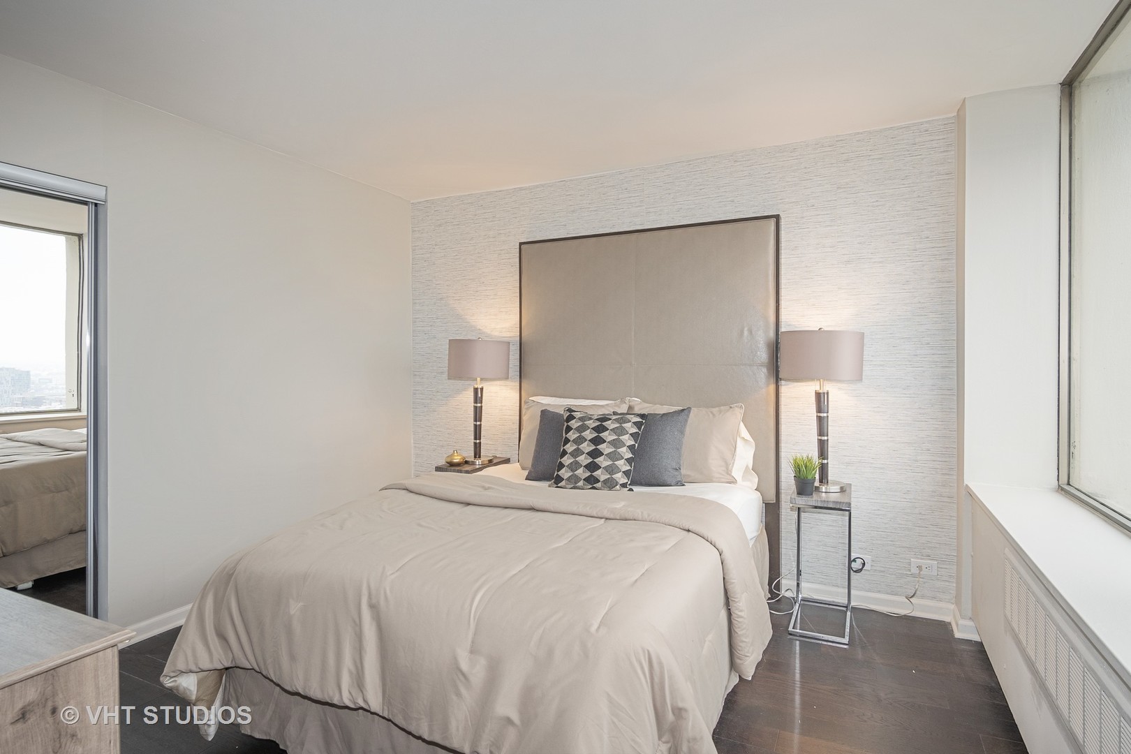 1355 N Sandburg Terrace Unit: 2907