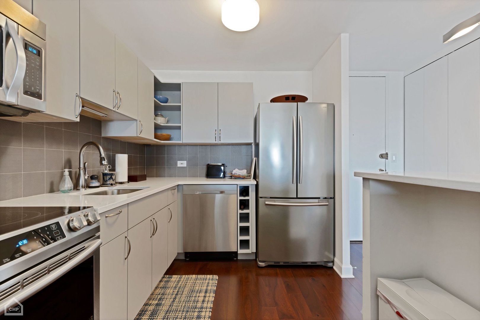 1660 N La Salle Drive Unit: 609