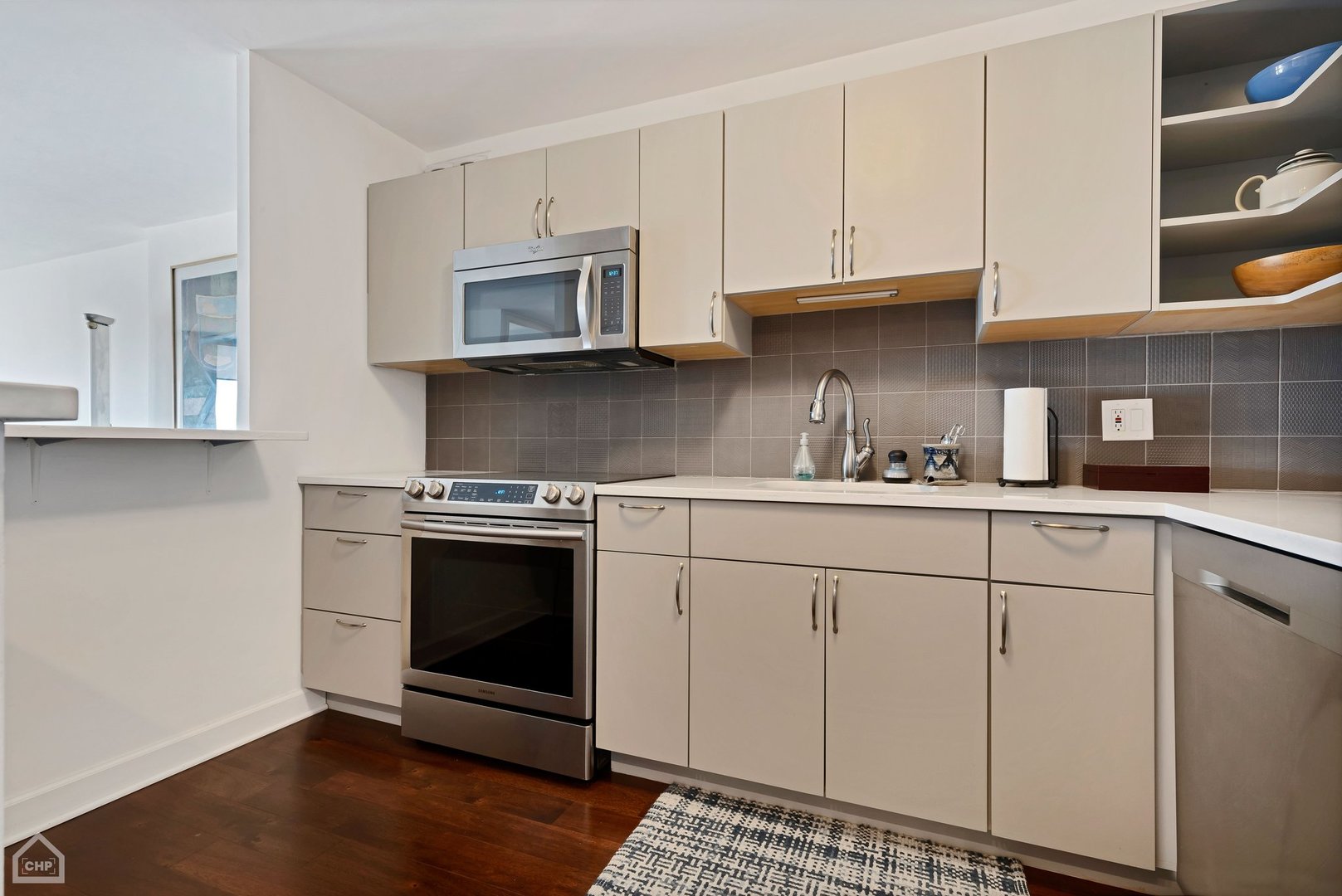 1660 N La Salle Drive Unit: 609