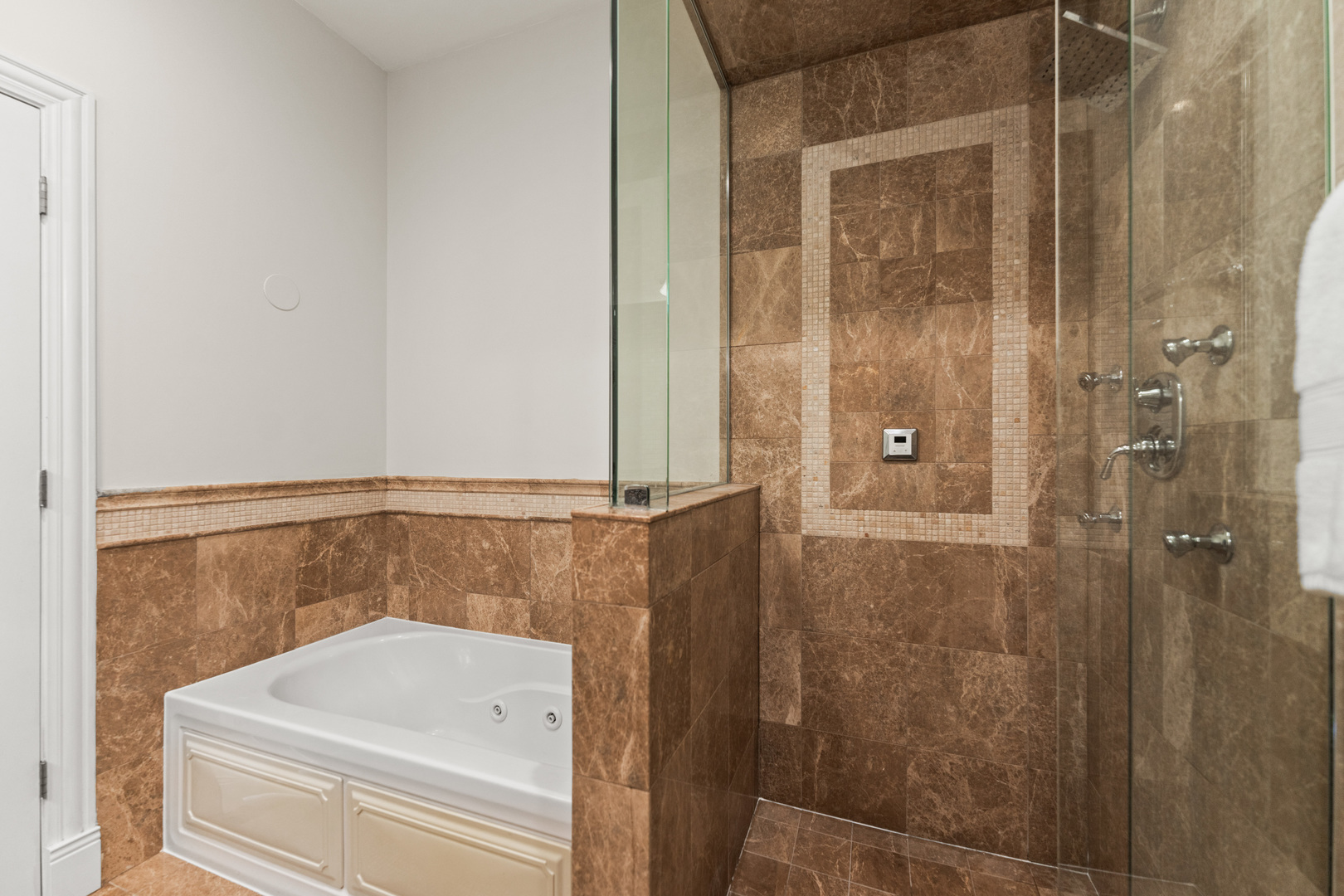 2060 N Stave Street Unit: 7