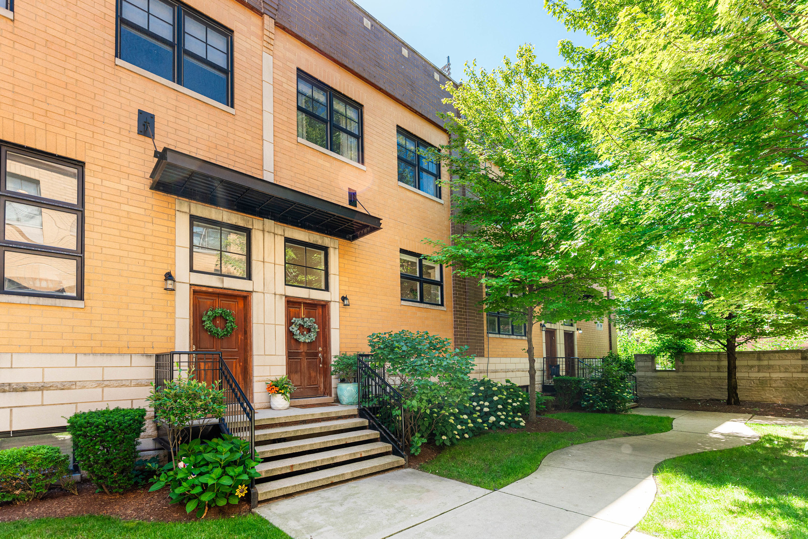 2060 N Stave Street Unit: 7