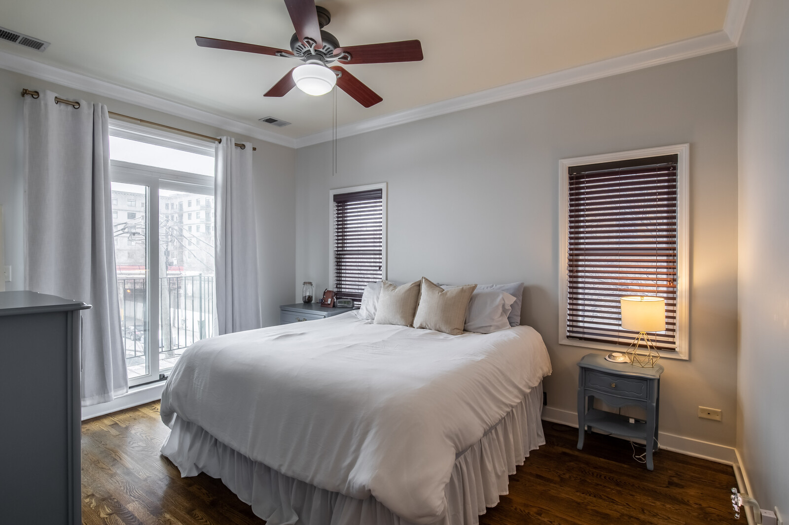 823 W Superior Street Unit: 3
