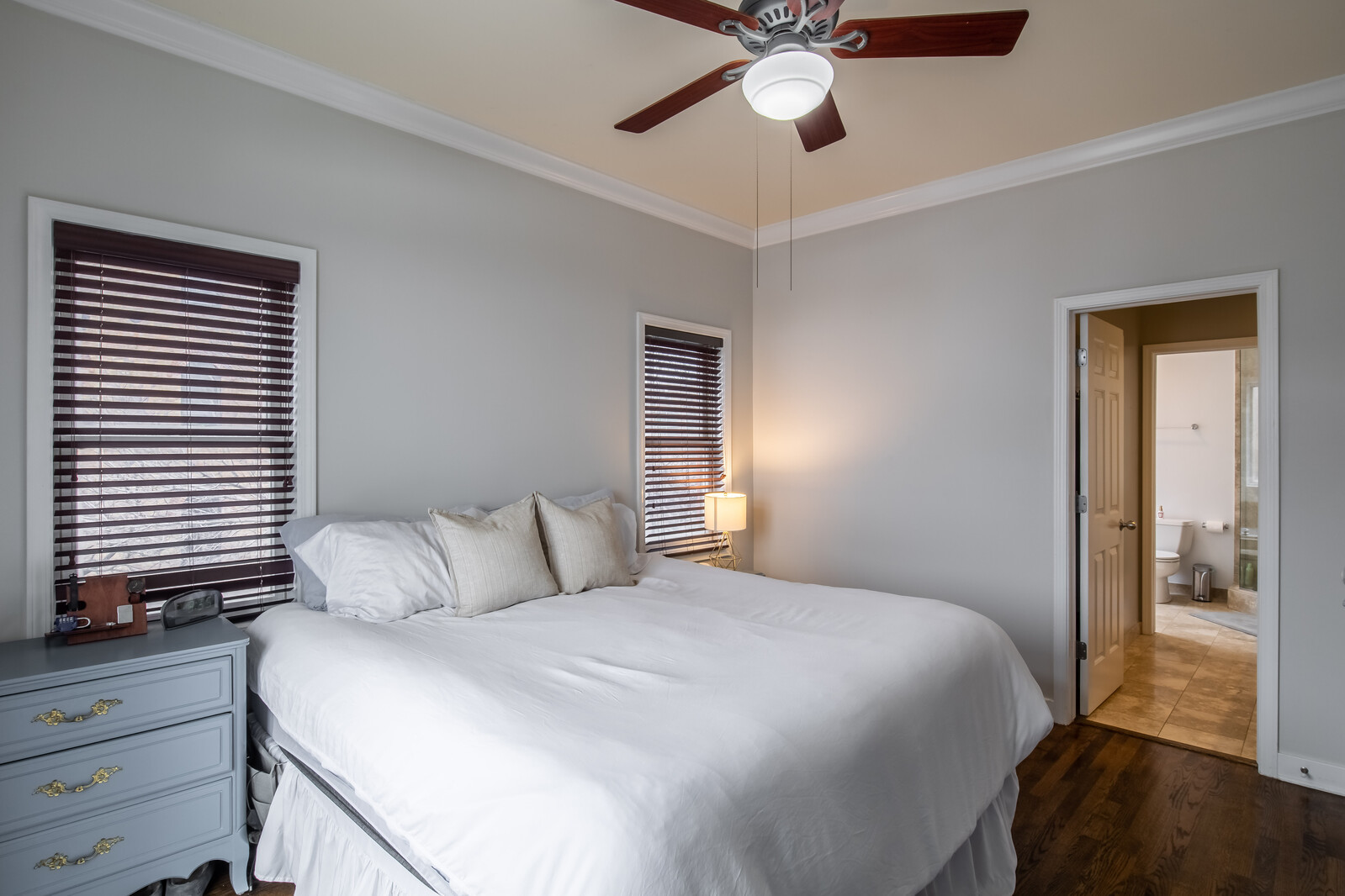 823 W Superior Street Unit: 3