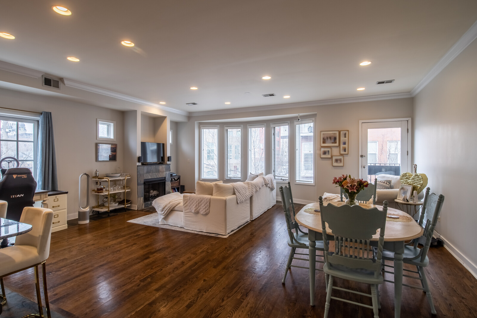 823 W Superior Street Unit: 3