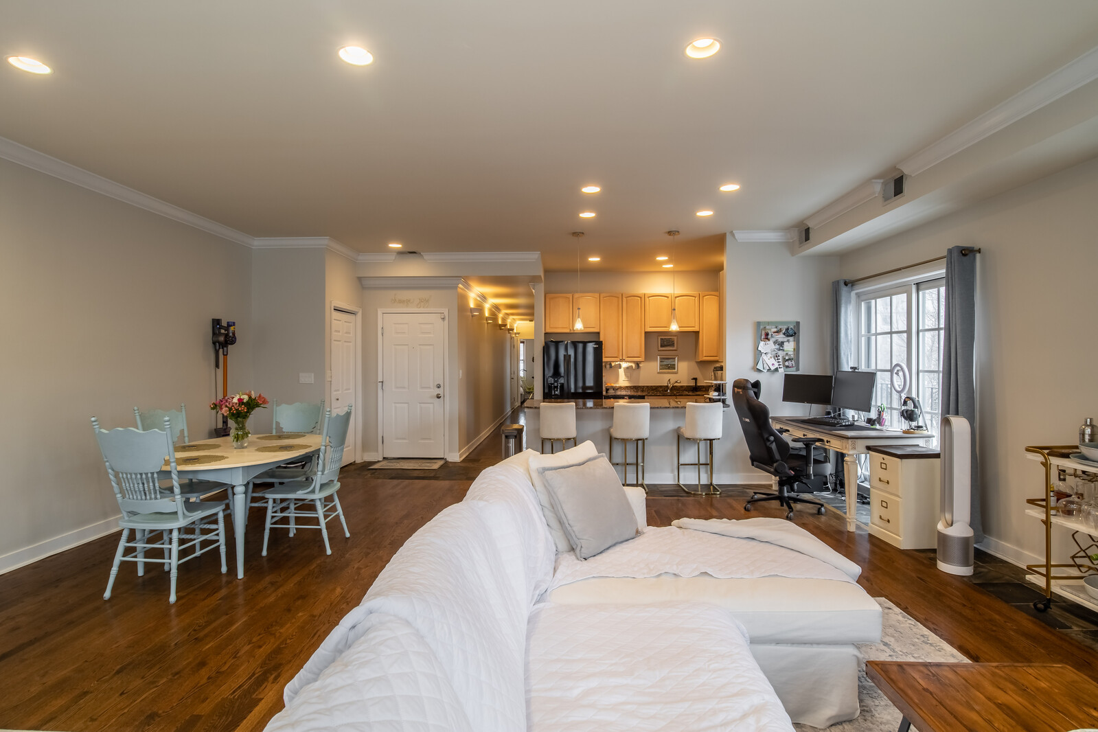 823 W Superior Street Unit: 3