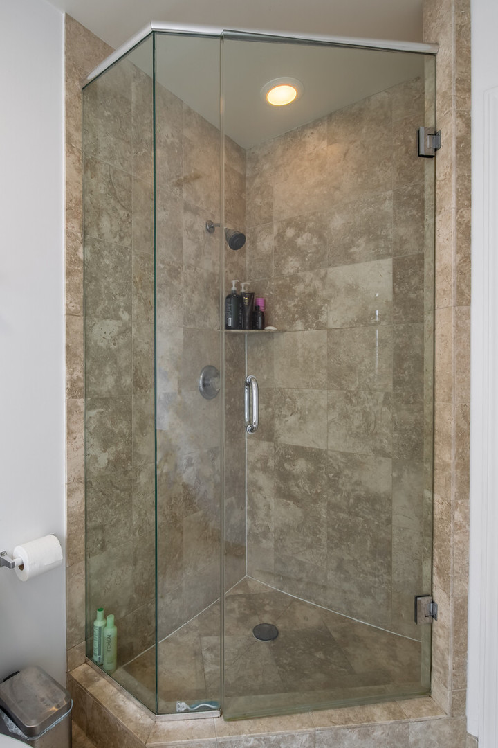 823 W Superior Street Unit: 3