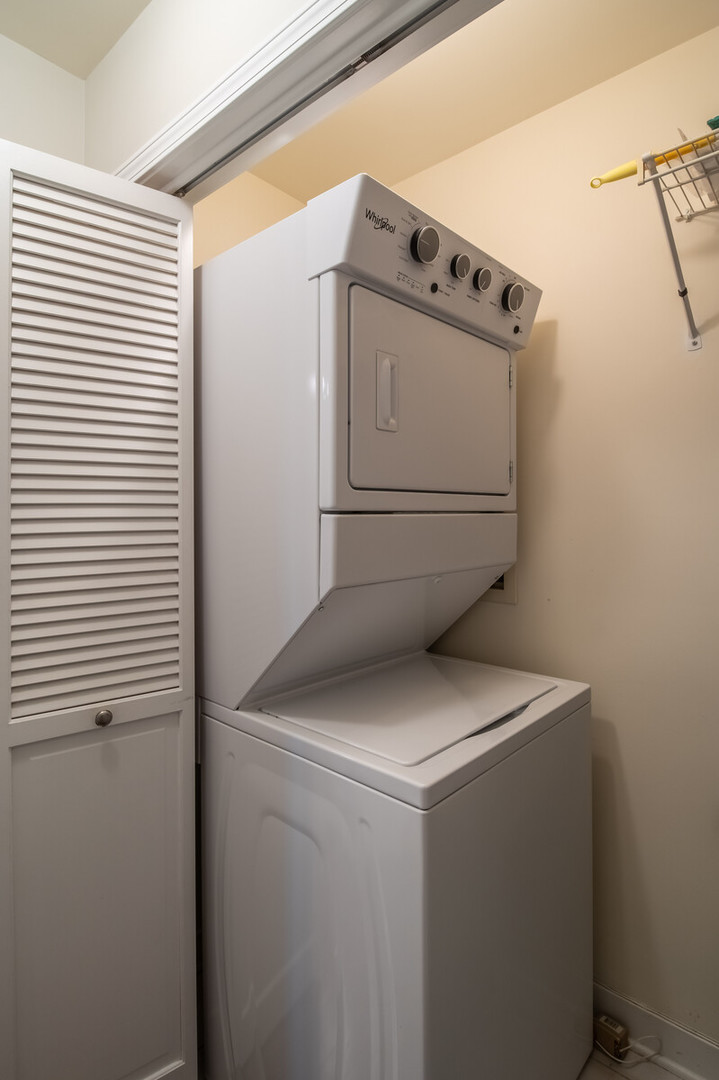823 W Superior Street Unit: 3