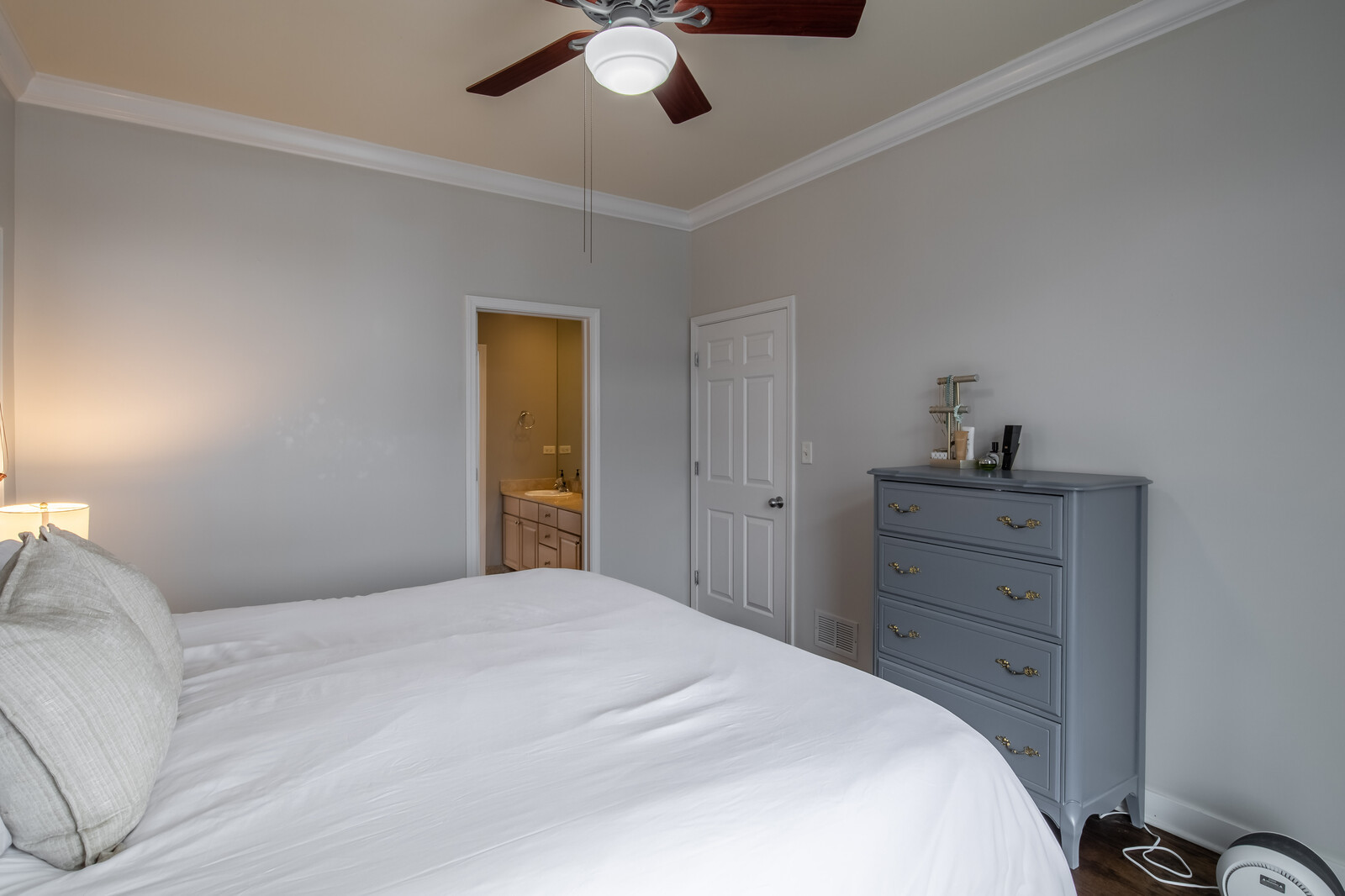 823 W Superior Street Unit: 3