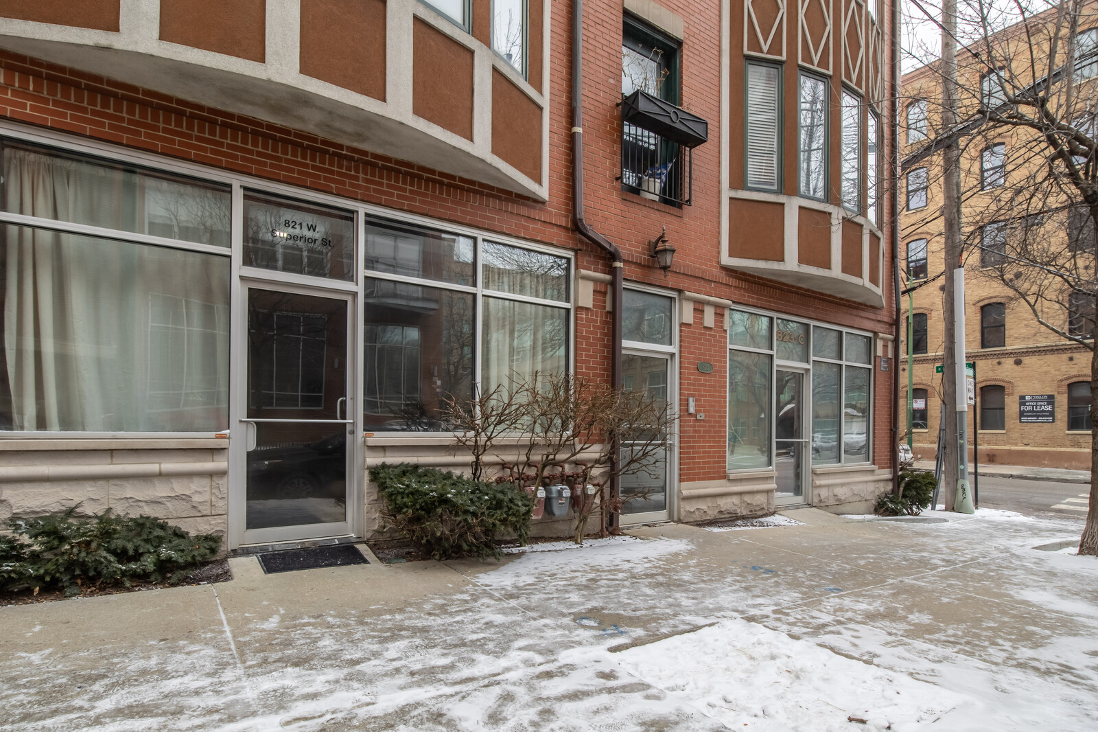 823 W Superior Street Unit: 3