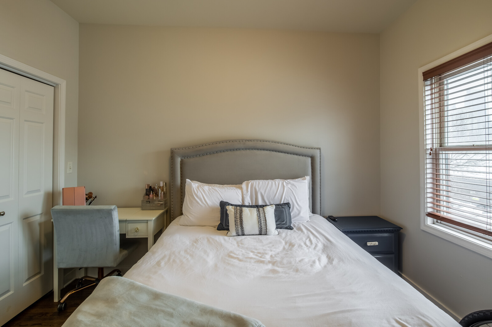 823 W Superior Street Unit: 3
