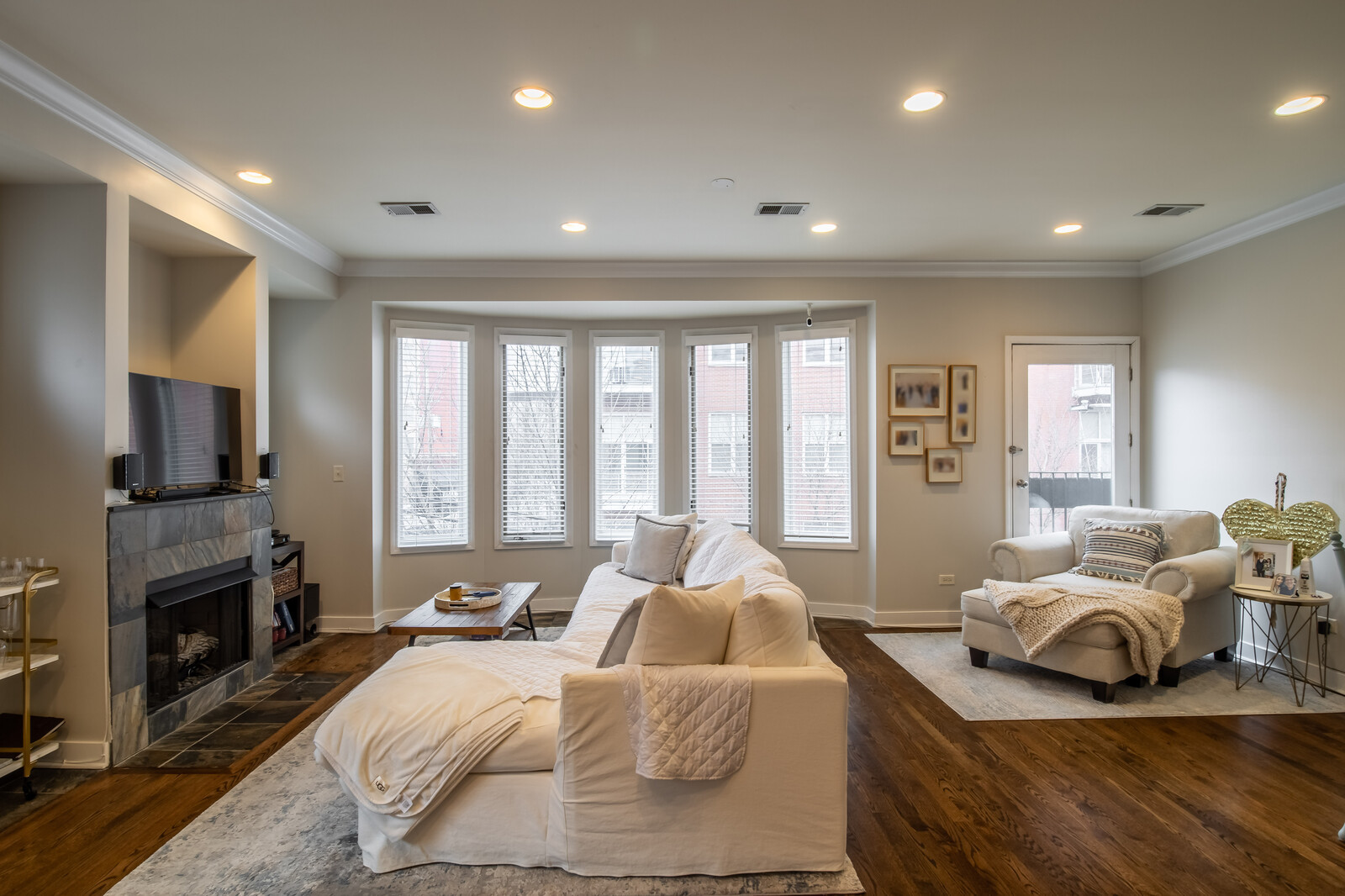 823 W Superior Street Unit: 3