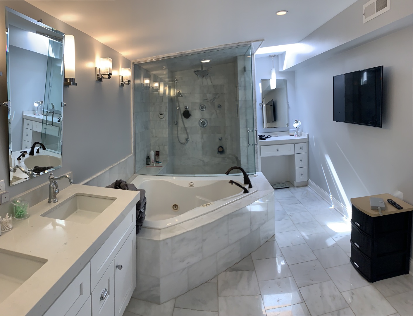 2423 N Marshfield Avenue Unit: 2