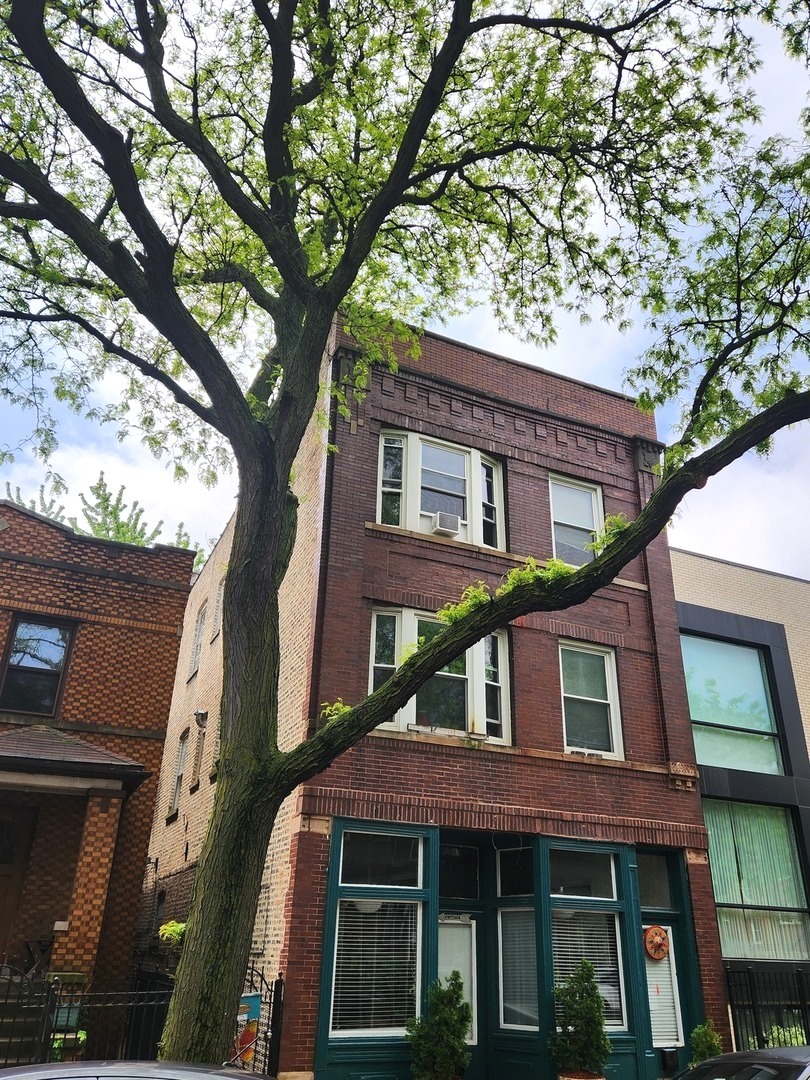 1751 W Superior Street