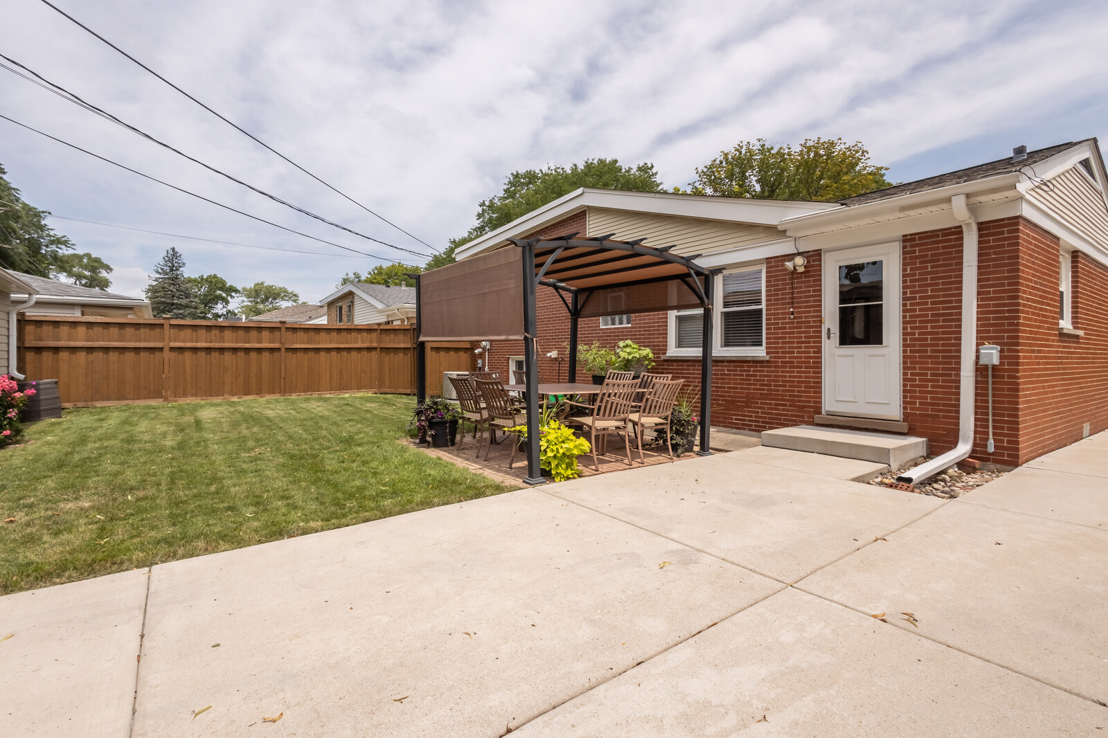 1116 Forest Road