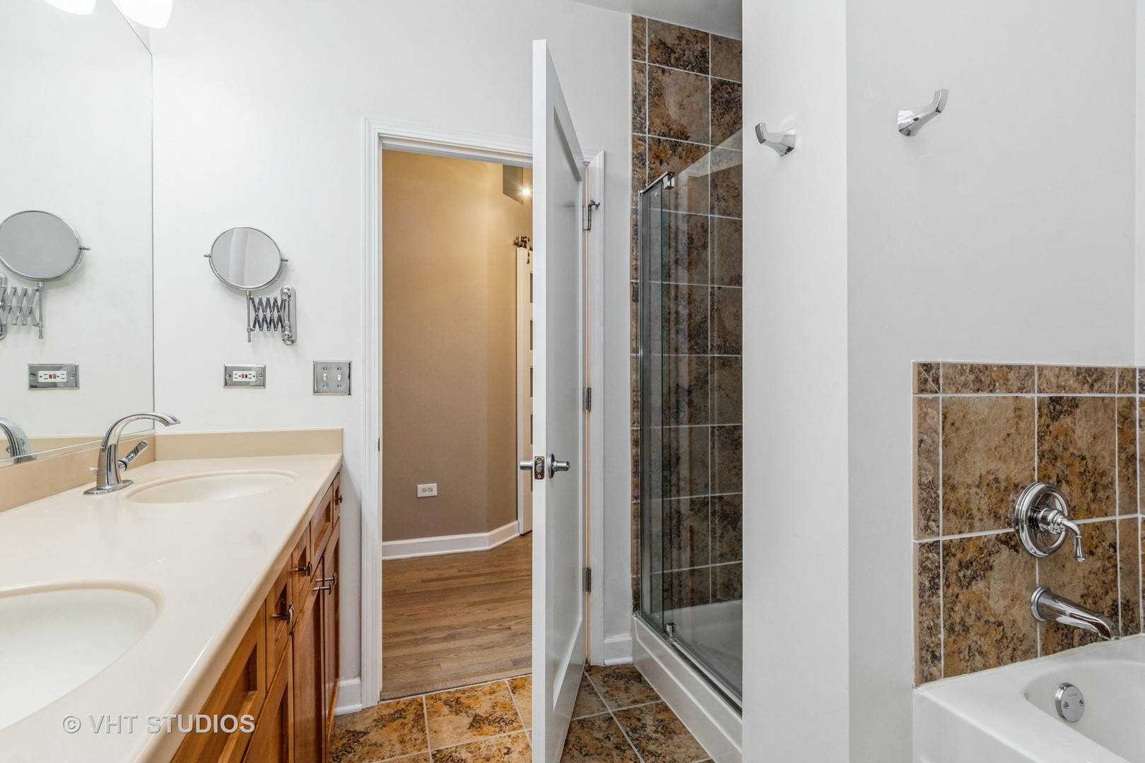 221 E Cullerton Street Unit: 404