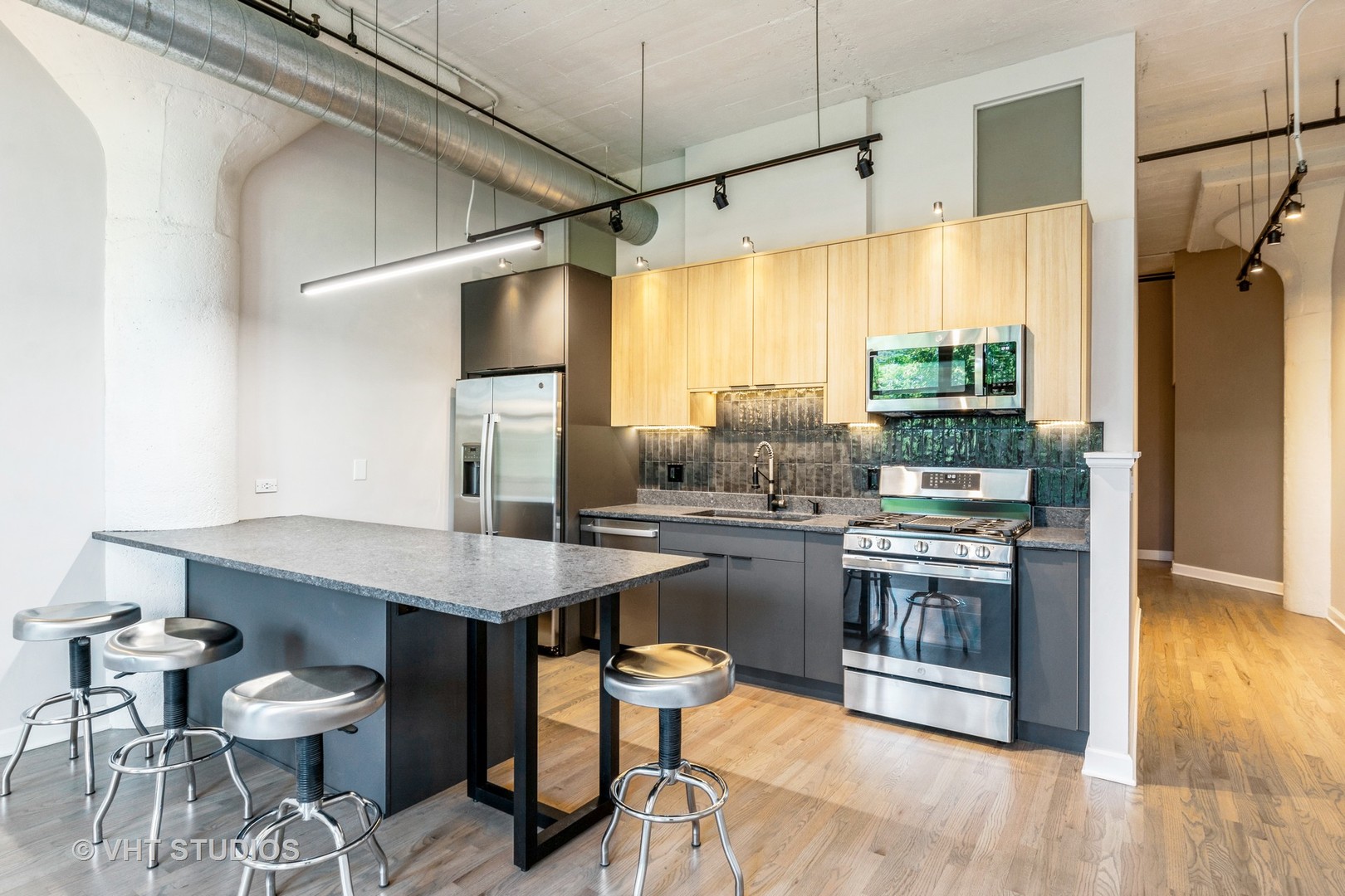 221 E Cullerton Street Unit: 404