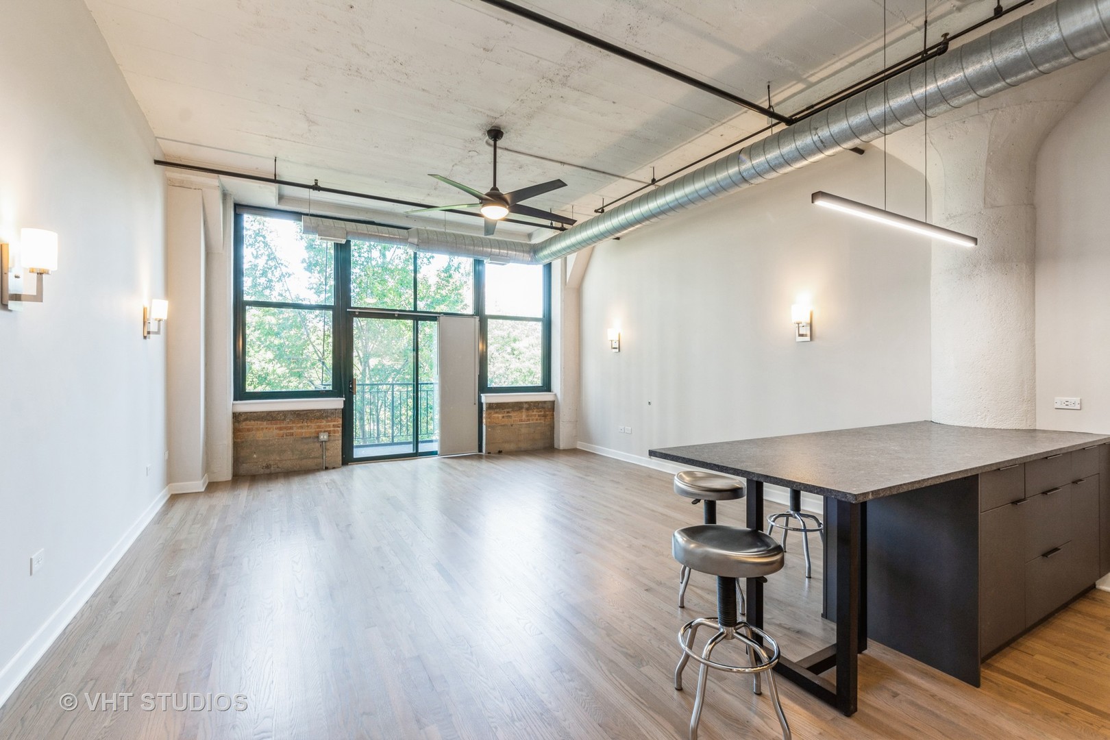 221 E Cullerton Street Unit: 404