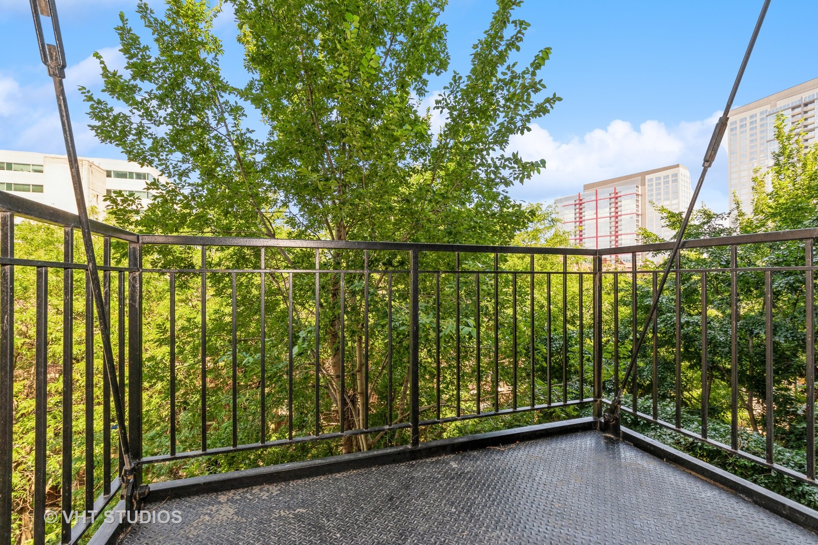 221 E Cullerton Street Unit: 404