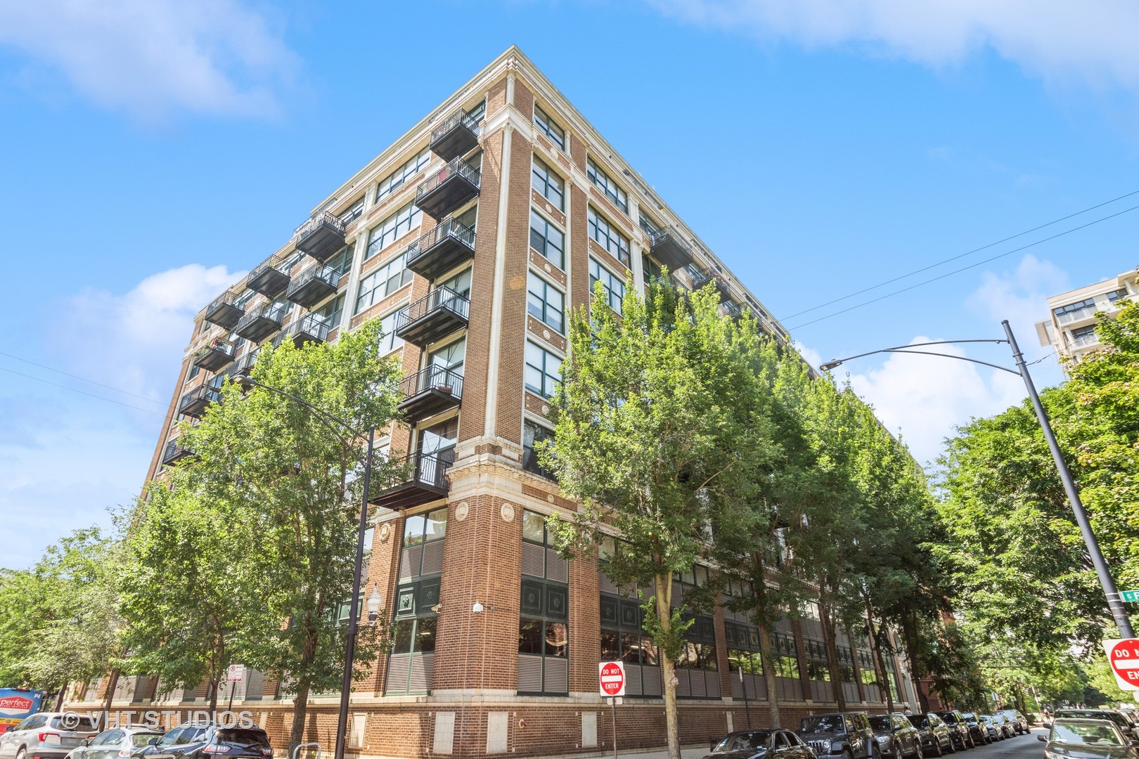 221 E Cullerton Street Unit: 404