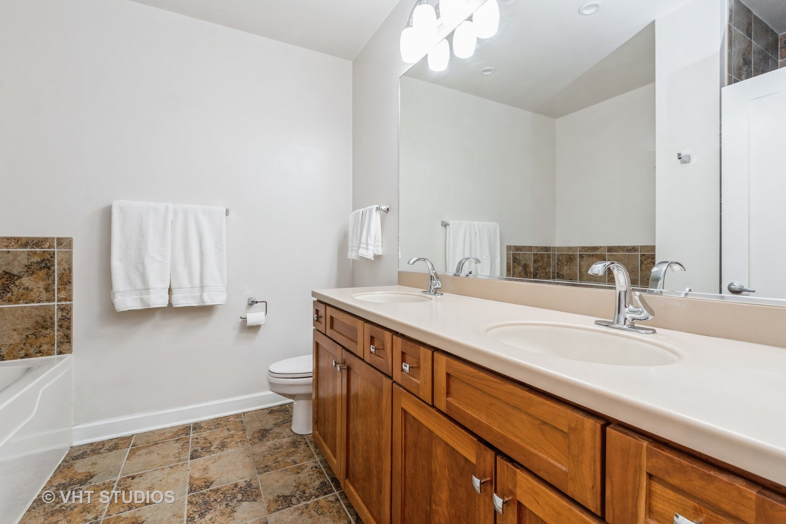 221 E Cullerton Street Unit: 404