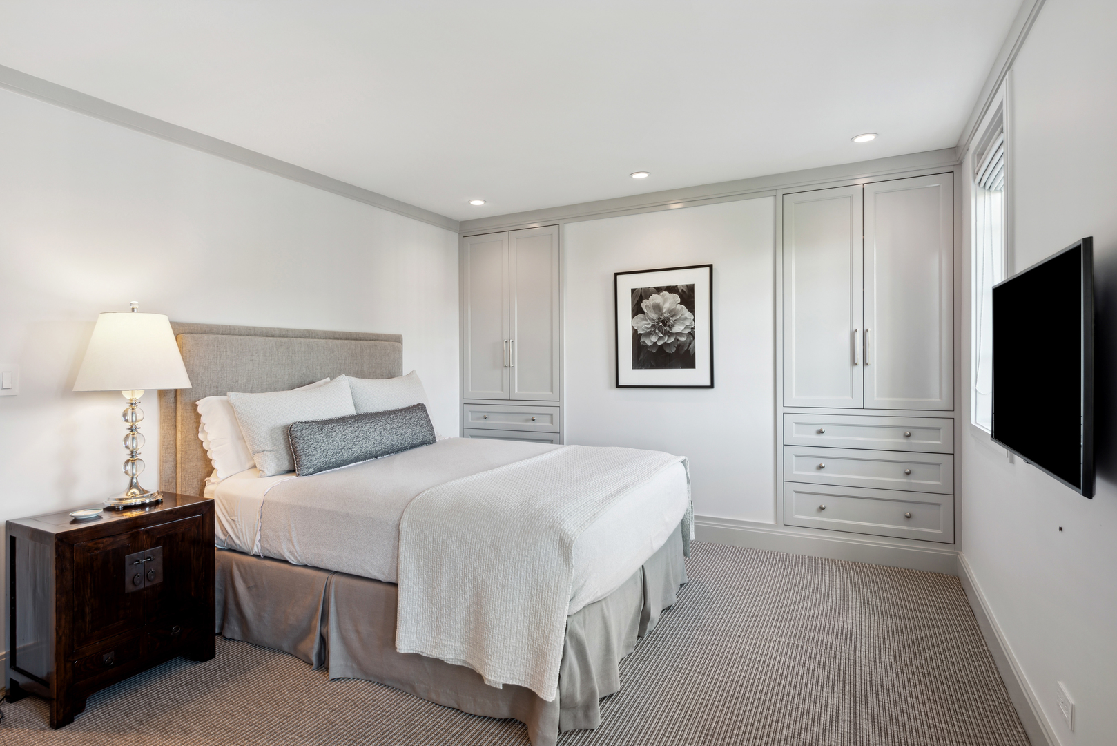 2650 N Southport Avenue Unit: I