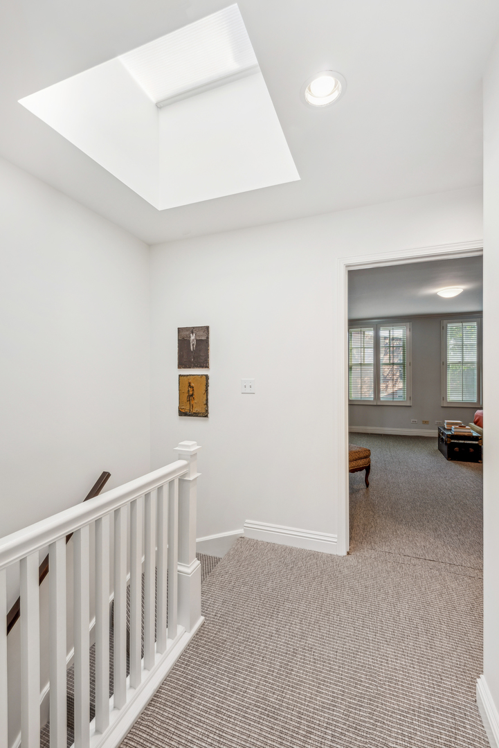 2650 N Southport Avenue Unit: I