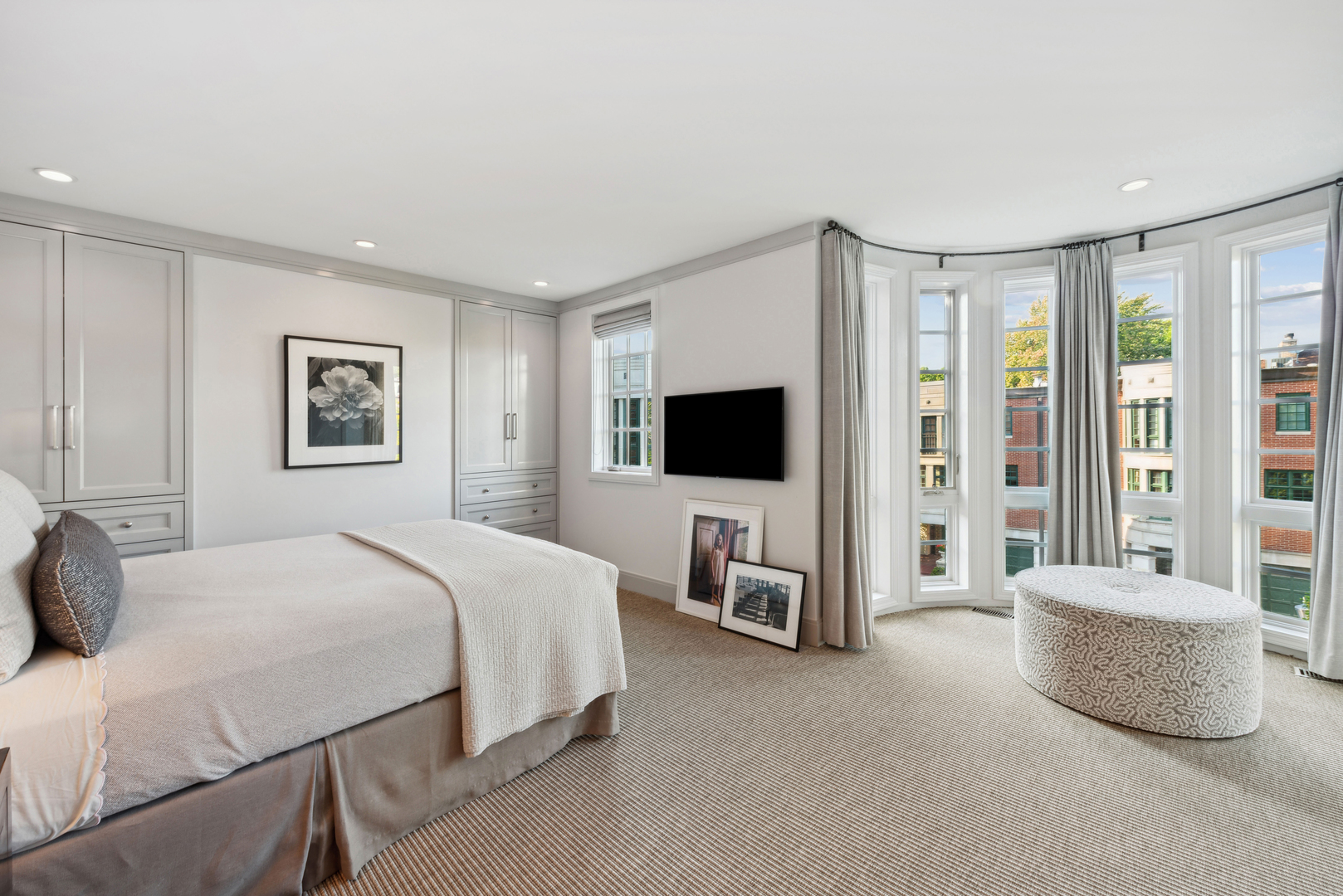 2650 N Southport Avenue Unit: I