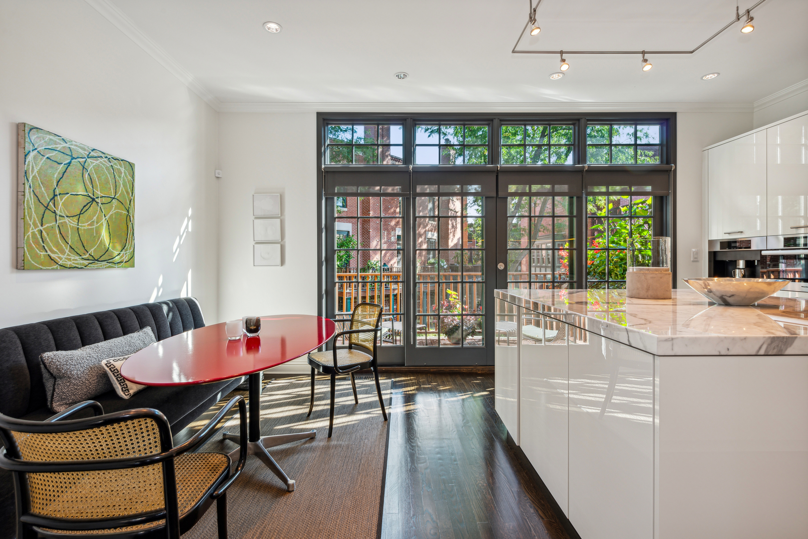 2650 N Southport Avenue Unit: I