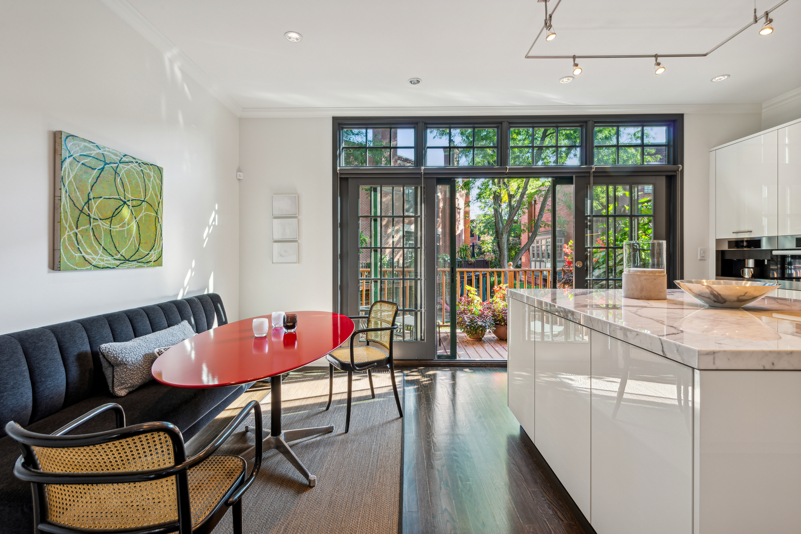 2650 N Southport Avenue Unit: I